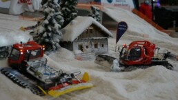 Faszination Modellbau Internationale Leitmesse für Modellbahnen und Modellbau Bild 01 Pistenraupen 2022 16zu9 uai