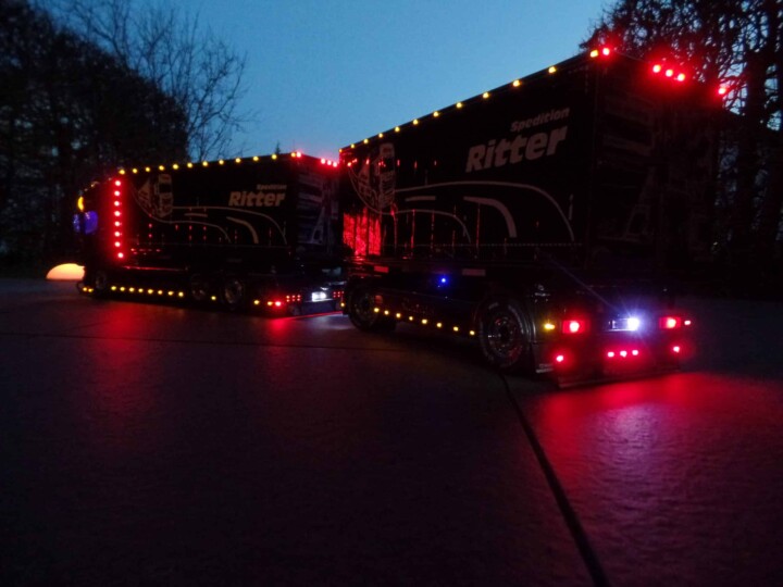 Faszination Modellbau Internationale Leitmesse für Modellbahnen und Modellbau Bild Truck Nachtfahren FN 2022 02 scaled uai