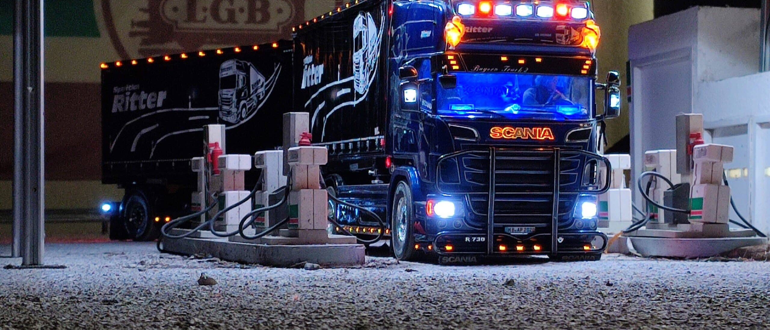 Faszination Modellbau Internationale Leitmesse für Modellbahnen und Modellbau Bild Truck Nachtfahren FN 2022 03 scaled uai