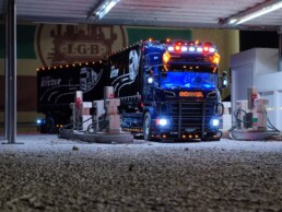 Faszination Modellbau Internationale Leitmesse für Modellbahnen und Modellbau Bild Truck Nachtfahren FN 2022 03 scaled uai